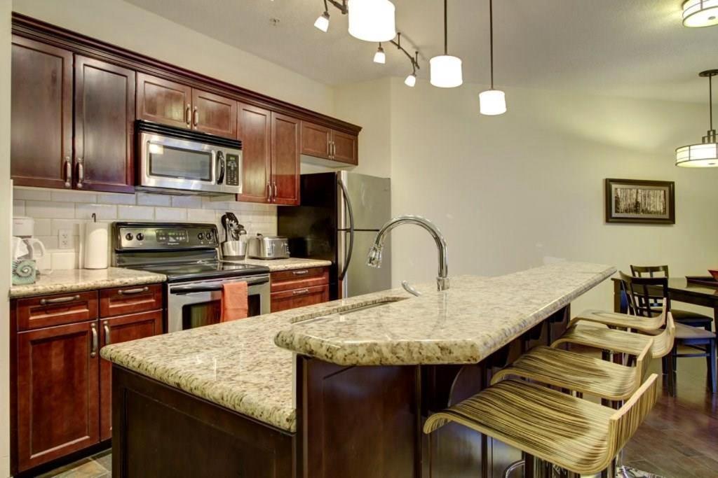 B&B Grand Rockies Resort 2Br 1Pullout Канмор Екстериор снимка