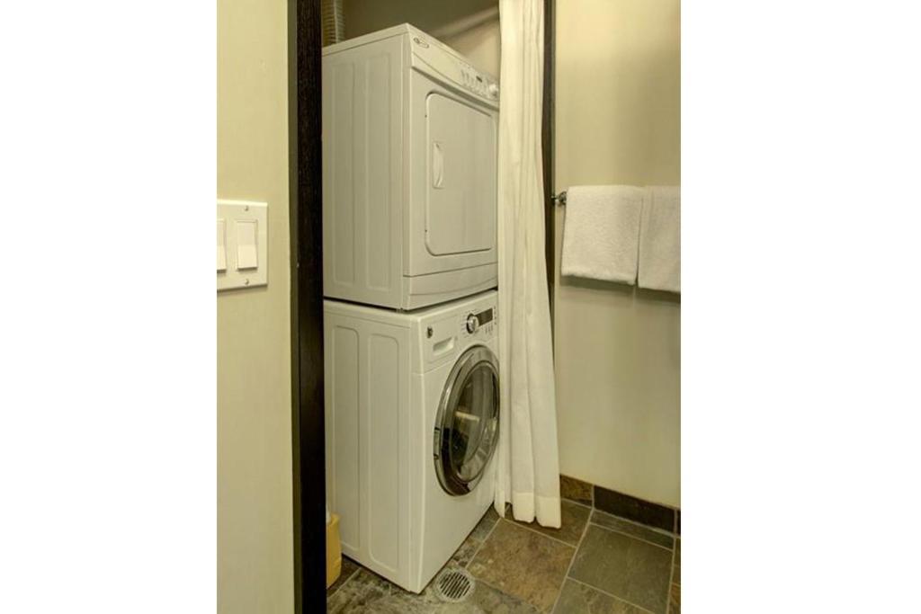 B&B Grand Rockies Resort 2Br 1Pullout Канмор Екстериор снимка